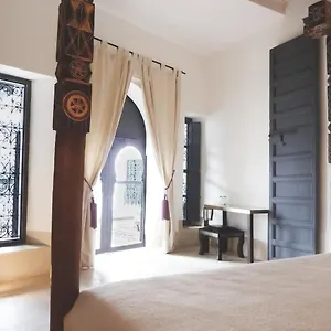 Dar-k Bed and breakfast